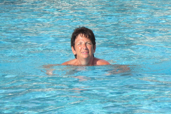 Gina in het zwembad